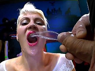 Offbeat Moms hardcore gangbang pissing fetiş