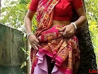 Sexo al aire libre con una jovencita solitaria viviendo en un pueblo (Video oficial de Localsex31)