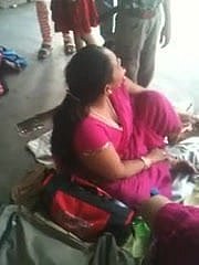 Order about India MILF pada Stasiun Kereta Api 2 (o) (o)
