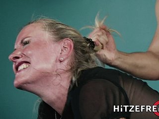 Hitzefrei 금발 독일어 중년 여인 되겠 요